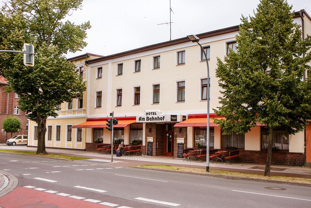 Hotel Am Bahnhof Стендаль Экстерьер фото