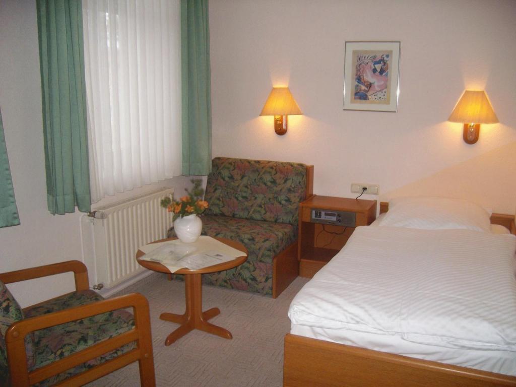 Hotel Am Bahnhof Стендаль Номер фото